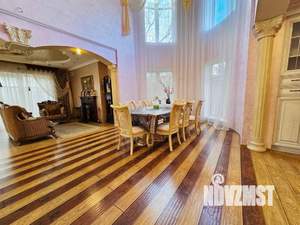 Коттедж 374м², 3-этажный, участок 11 сот.  