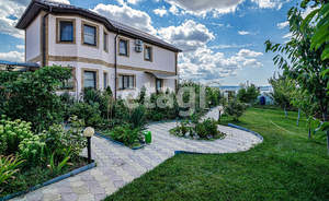 Дом 242м&sup2;, 3-этажный, участок 10 сот.  