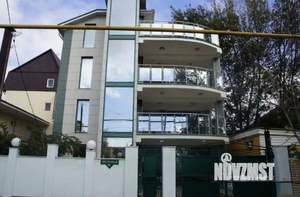 Дом 529м&sup2;, 2-этажный, участок 4 сот.  