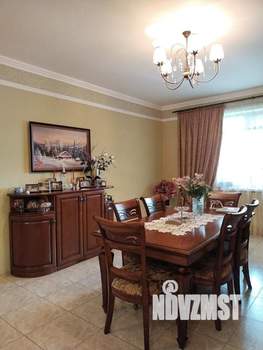 Дом 373м&sup2;, 2-этажный, участок 6 сот.  