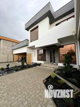 Коттедж 300м&sup2;, 2-этажный, участок 6 сот.  