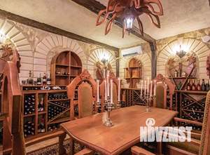 Дом 560м&sup2;, 3-этажный, участок 26 сот.  