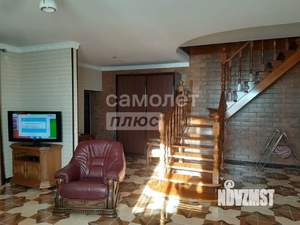 Дом 373м&sup2;, 2-этажный, участок 10 сот.  