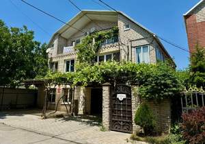 Дом 208м&sup2;, 3-этажный, участок 4 сот.  