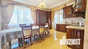 Дом 532м&sup2;, 3-этажный, участок 10 сот.  