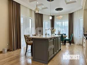 Дом 476м&sup2;, 3-этажный, участок 10 сот.  