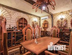 Дом 560м&sup2;, 3-этажный, участок 26 сот.  