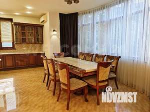 Коттедж 280м², 2-этажный, участок 6 сот.  
