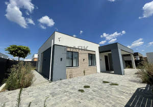 Дом 174м&sup2;, 1-этажный, участок 5 сот.  