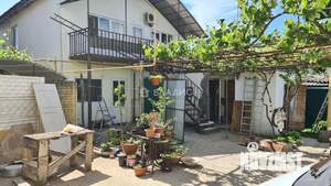 Дом 560м&sup2;, 3-этажный, участок 7 сот.  