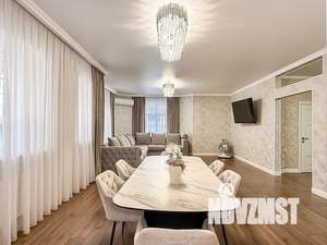 Дом 400м², 3-этажный, участок 6 сот.  