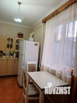 Дом 240м&sup2;, 2-этажный, участок 4 сот.  