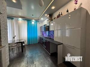 Дом 200м&sup2;, 2-этажный, участок 6 сот.  