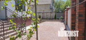 Дом 400м&sup2;, 2-этажный, участок 5 сот.  