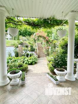 Коттедж 300м&sup2;, 3-этажный, участок 8 сот.  