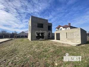 Дом 183м&sup2;, 2-этажный, участок 4 сот.  