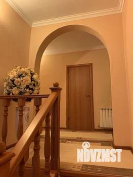 Коттедж 280м&sup2;, 2-этажный, участок 12 сот.  