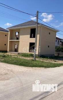 Дом 180м&sup2;, 2-этажный, участок 3 сот.  