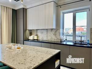 Дом 667м&sup2;, 3-этажный, участок 8 сот.  