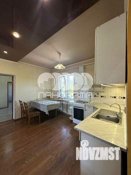 Дом 200м&sup2;, 2-этажный, участок 7 сот.  