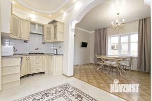 Дом 400м&sup2;, 2-этажный, участок 5 сот.  