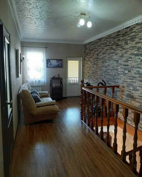 Дом 373м&sup2;, 2-этажный, участок 10 сот.  