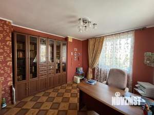 Дом 556м&sup2;, 2-этажный, участок 6 сот.  