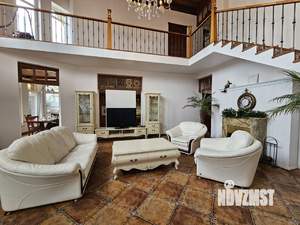 Дом 253м², 2-этажный, участок 6 сот.  