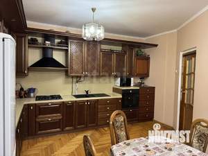 Дом 250м&sup2;, 2-этажный, участок 4 сот.  