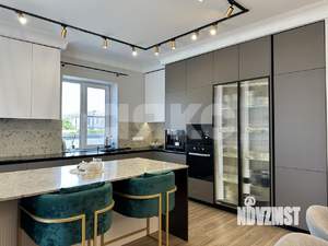 Дом 667м&sup2;, 3-этажный, участок 8 сот.  