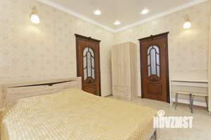 Дом 400м&sup2;, 2-этажный, участок 5 сот.  