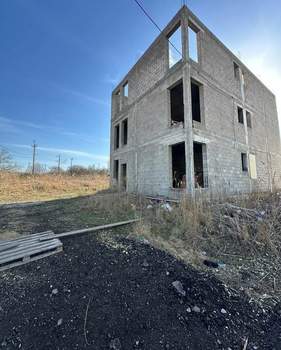 Дом 360м&sup2;, 3-этажный, участок 13 сот.  