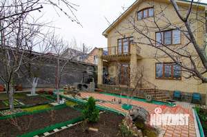 Дом 206м², 3-этажный, участок 5 сот.  