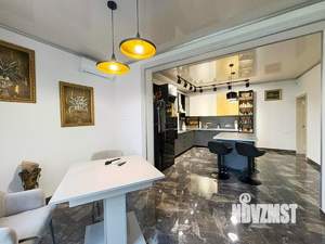 Коттедж 330м², 3-этажный, участок 6 сот.  