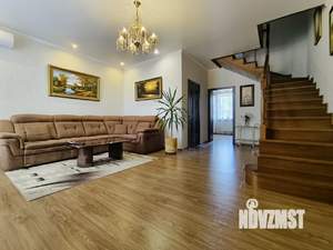 Дом 220м², 2-этажный, участок 6 сот.  
