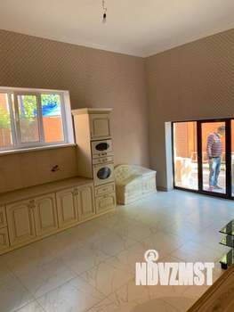 Дом 320м&sup2;, 3-этажный, участок 6 сот.  