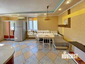 Дом 300м&sup2;, 3-этажный, участок 11 сот.  