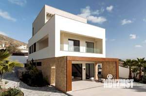 Дом 180м², 2-этажный, участок 5 сот.  