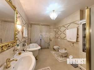 Дом 304м², 2-этажный, участок 6 сот.  