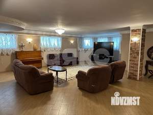 Дом 576м&sup2;, 2-этажный, участок 7 сот.  