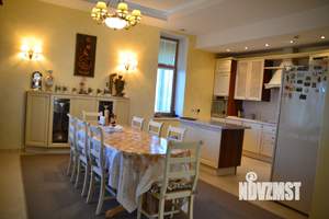 Дом 660м², 3-этажный, участок 26 сот.  