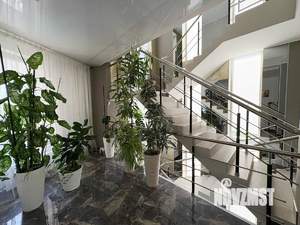 Коттедж 330м², 3-этажный, участок 6 сот.  