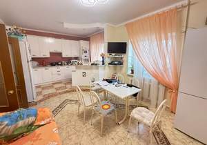 Дом 261м&sup2;, 3-этажный, участок 4 сот.  