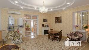 Дом 500м&sup2;, 2-этажный, участок 3 сот.  