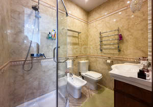 Дом 304м&sup2;, 2-этажный, участок 6 сот.  