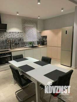 Коттедж 240м², 2-этажный, участок 8 сот.  