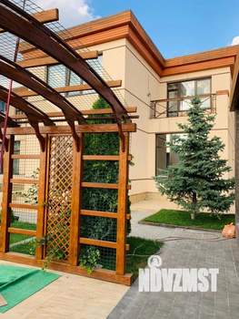 Коттедж 350м², 2-этажный, участок 6 сот.  
