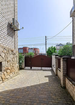 Дом 286м&sup2;, 2-этажный, участок 3 сот.  