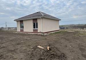 Дом 60м², 2-этажный, участок 6 сот.  