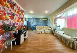 Дом 184м&sup2;, 3-этажный, участок 6 сот.  